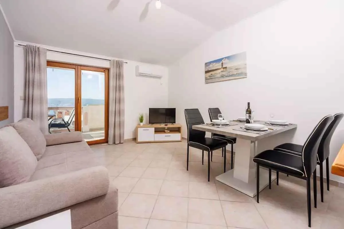 Apartments In Crikvenica 45899 0*,